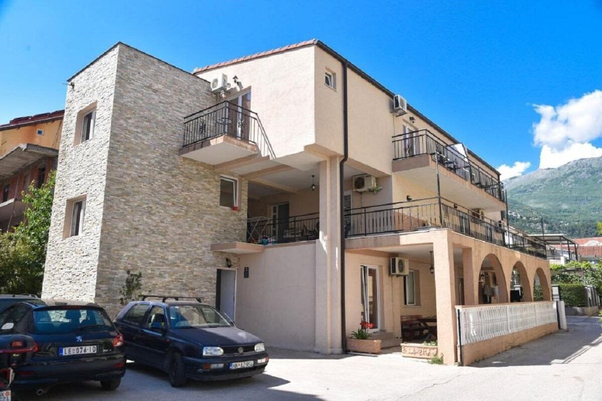 Отель Ksenija Apartments 3*